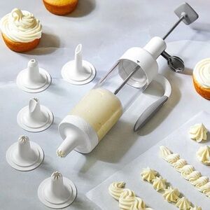 Pampered Chef Easy Accent Decorator